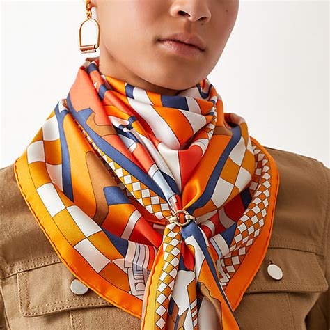 hermes scarf wearing guide|Mehr.